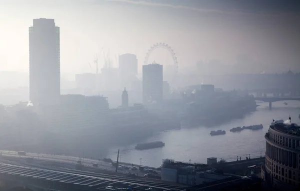 霧の日にセント ・ ポール大聖堂からロンドンを一望 — ストック写真