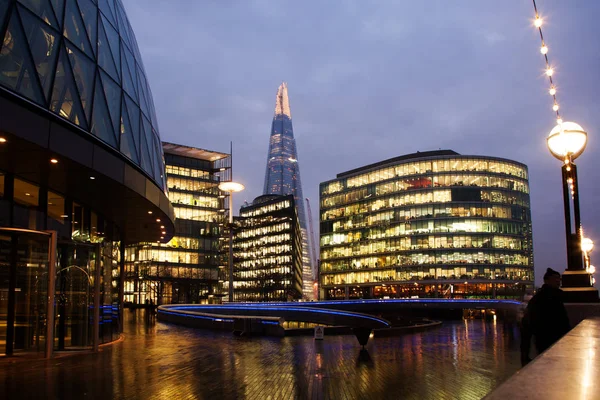 Gece, Londra "Shard", City Hall ve ofis binaları — Stok fotoğraf