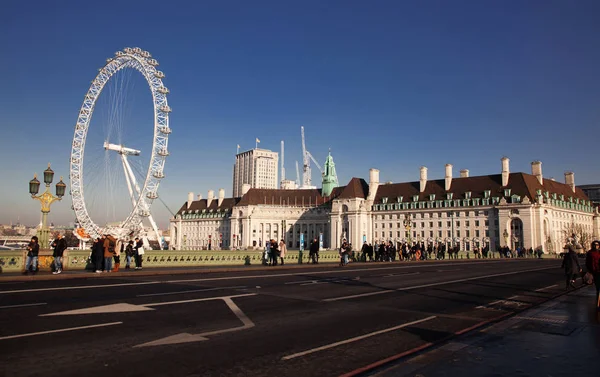 London, Verenigd Koninkrijk - 26 januari 2017: The EOF energie London Eye naast — Stockfoto