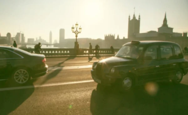 Blurred background of traffic on Westminster Bridge with typical — Stock Photo, Image