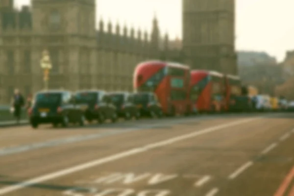 Θολή φόντο της κυκλοφορίας στη γέφυρα Westminster με τυπική — Φωτογραφία Αρχείου