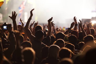 Konserdeki kalabalık - Yaz müzik festivali