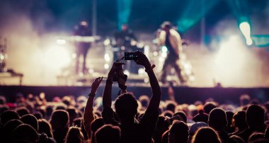 Konserdeki kalabalık - Yaz müzik festivali