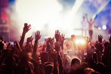 Konserdeki kalabalık - Yaz müzik festivali