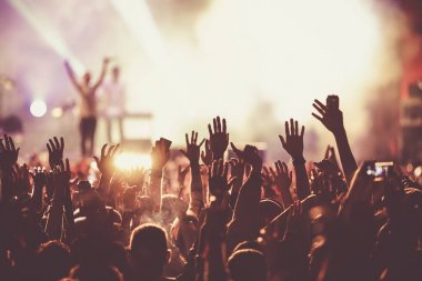 Konserdeki kalabalık - Yaz müzik festivali