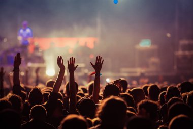 Konserdeki kalabalık - Yaz müzik festivali