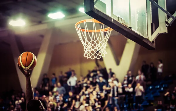 Basketbol maçında galibiyet puanı kazanmak. — Stok fotoğraf
