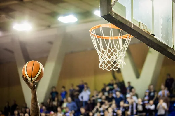 Scoring the winning points at a basketball game — Stock Photo, Image