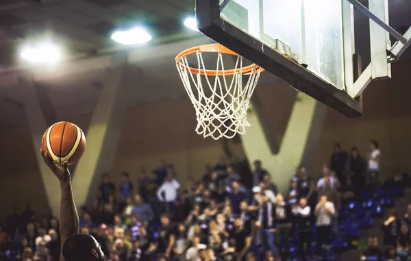 Basketbol maçında galibiyet puanı kazanmak. — Stok fotoğraf