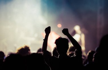 Konserdeki kalabalık - Yaz müzik festivali