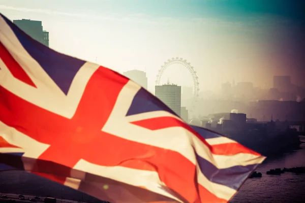 Brexit concept - Union Jack flag and iconic London landmarks - U — Stock Photo, Image