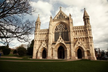 Güneşli bir günde St. Albans Katedrali