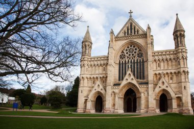Güneşli bir günde St. Albans Katedrali