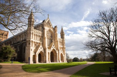 Güneşli bir günde St. Albans Katedrali