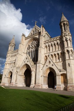 Güneşli bir günde St. Albans Katedrali