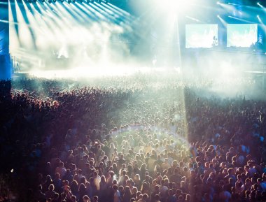 Konserdeki kalabalık - Yaz müzik festivali