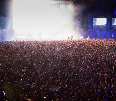 Konserdeki kalabalık - Yaz müzik festivali