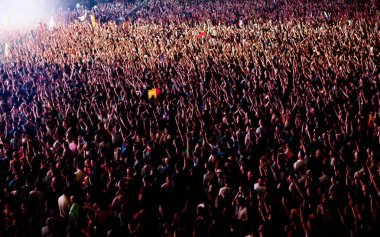 Konserdeki kalabalık - Yaz müzik festivali