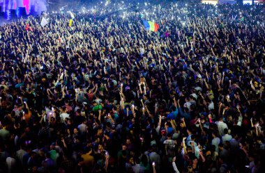 Konserdeki kalabalık - Yaz müzik festivali