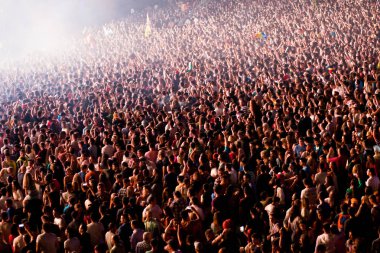 Konserdeki kalabalık - Yaz müzik festivali