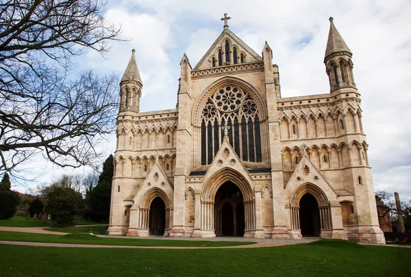 St Albans Cathedral on sunny day — Stock Photo, Image