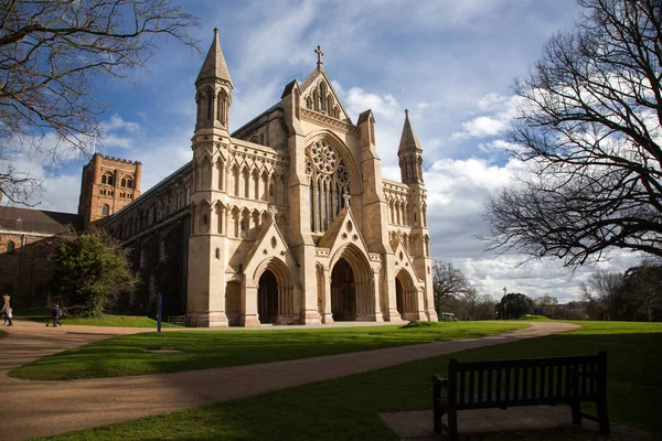 St Albans Cathedral on sunny day — Stock Photo, Image