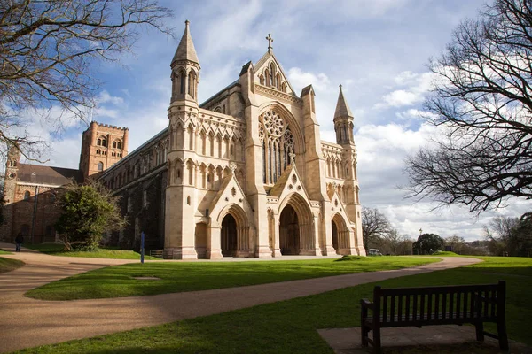 St Albans Cathedral on sunny day — Stock Photo, Image