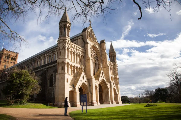 St Albans Cathedral on sunny day — Stock Photo, Image