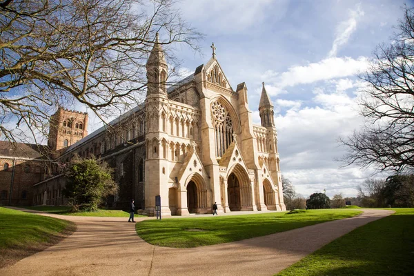 St Albans Cathedral on sunny day — Stock Photo, Image