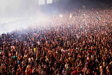 Konserdeki kalabalık - Yaz müzik festivali