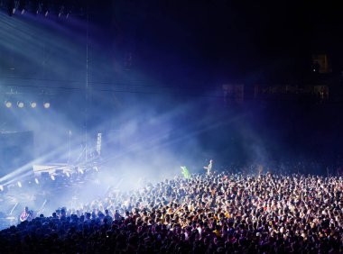 Konserdeki kalabalık - Yaz müzik festivali