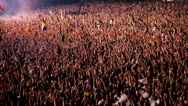Konserdeki kalabalık - Yaz müzik festivali