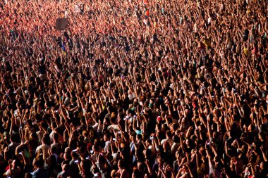 Konserdeki kalabalık - Yaz müzik festivali