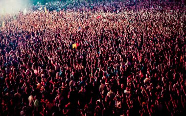 Konserdeki kalabalık - Yaz müzik festivali
