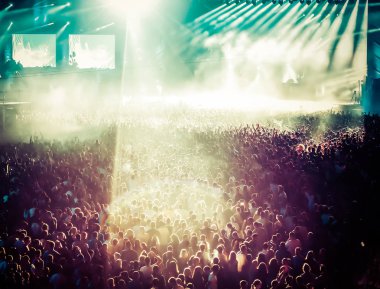 Konserdeki kalabalık - Yaz müzik festivali