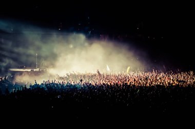 Konserdeki kalabalık - Yaz müzik festivali