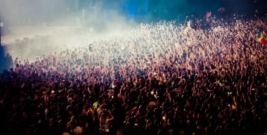 Konserdeki kalabalık - Yaz müzik festivali