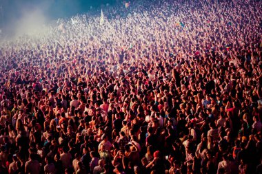 Konserdeki kalabalık - Yaz müzik festivali