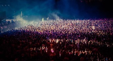 Konserdeki kalabalık - Yaz müzik festivali