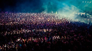 Konserdeki kalabalık - Yaz müzik festivali