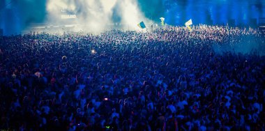 Konserdeki kalabalık - Yaz müzik festivali