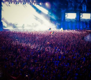 Konserdeki kalabalık - Yaz müzik festivali