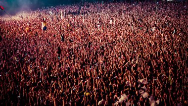 Konserdeki kalabalık - Yaz müzik festivali