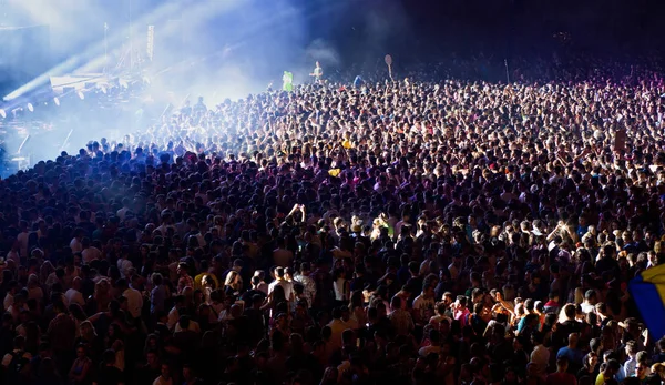 Konserdeki kalabalık - Yaz müzik festivali — Stok fotoğraf