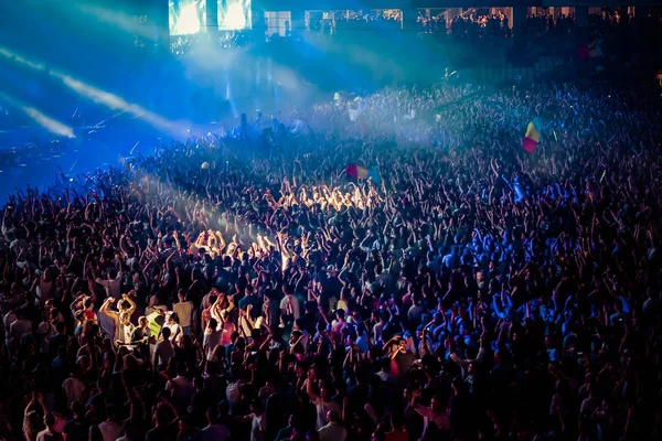 Konserdeki kalabalık - Yaz müzik festivali — Stok fotoğraf