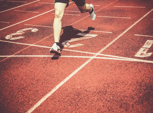 Runners approaching the finish line of a race — Stock Photo, Image