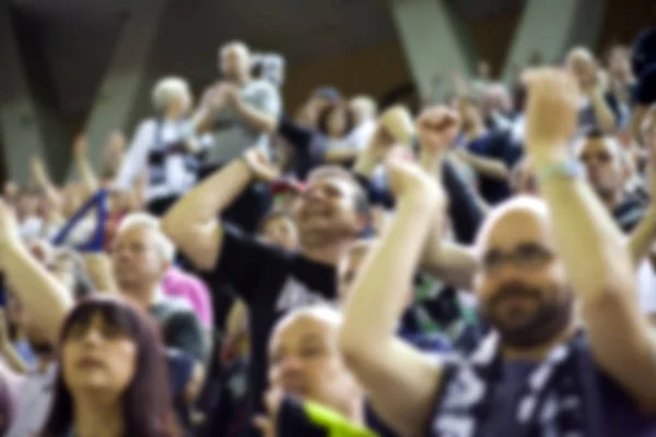 Hintergrund der Menschenmenge auf einem Basketballfeld verschwommen — Stockfoto