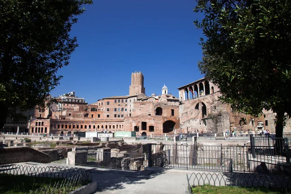 Antiche rovine romane nel Foro Traiano (Foro di Traiano ) — Foto Stock