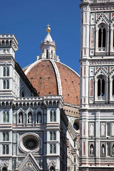 Hermosa catedral renacentista Santa Maria del Fiore en Florencia, Italia — Foto de Stock