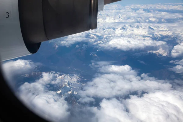 Looking through window aircraft during flight in wing with a nice blue sky — Stock Photo, Image